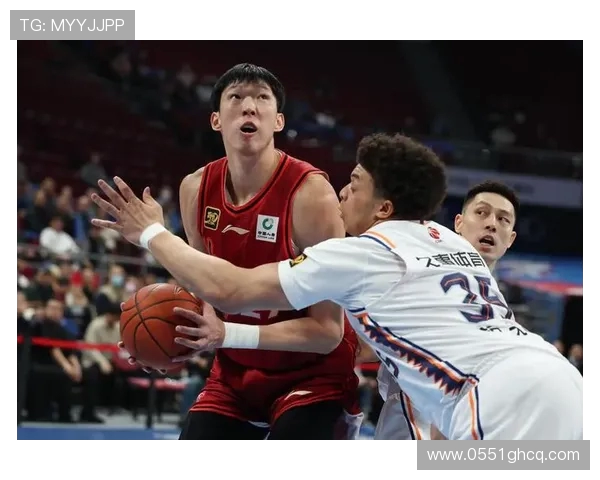 周琦在国际篮球舞台上的崛起与挑战：从青涩球员到顶尖中锋的成长之路